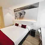 Pension Y Apartamentos Txingurri Experience Han/Misafirhane